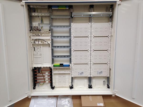 Hager Zählerschrank 1x eHZ Zählerfeld + 1x Verteilerfeld mit APZ-Raum + 2x Multimediafeld ZB34S (inkl. Datenschnittstelle und RJ45-Buchse)